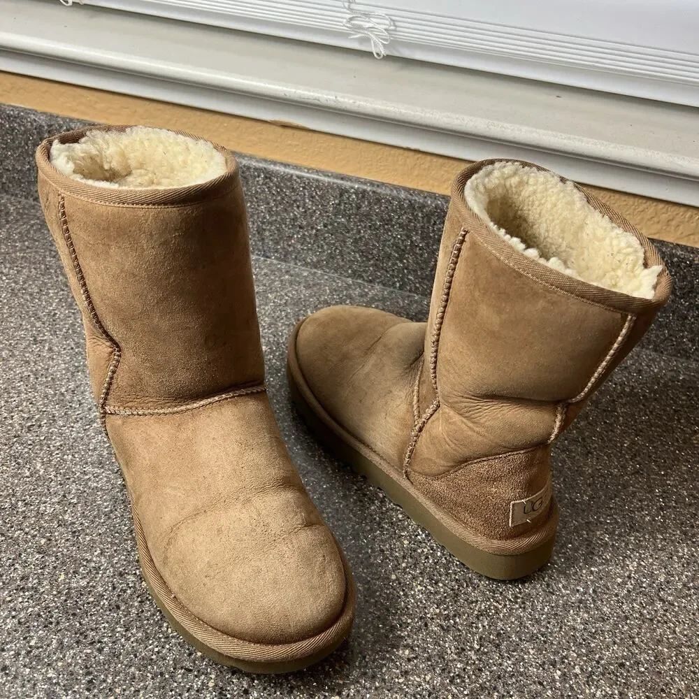 UGG Tan Suede Winter Boots Sheepskin Lining Womens Size 6 Pull On Comfort Casual